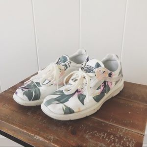 Women’s Vans Size 6